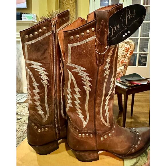 NWT 💠 Dan Post “Sadie” Snip Toe Western Boot 4201
Inside Zipper & V-Back Sz 7.5 - Picture 8 of 16